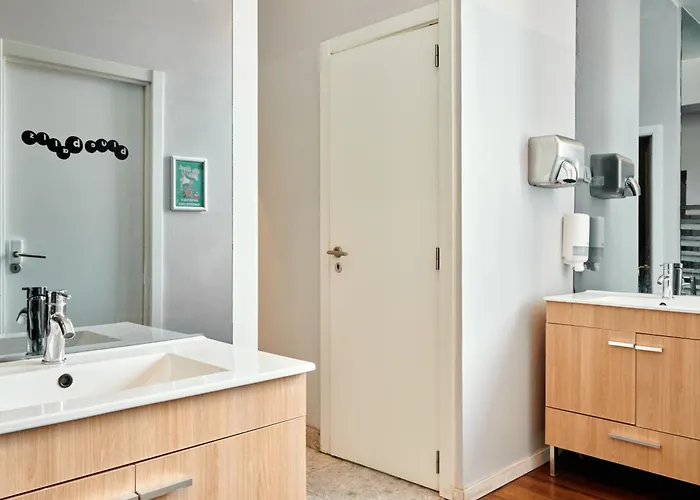 Hostel Gspot & Triangles Pizzeria