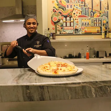 Gspot & Triangles Pizzeria Hostal *