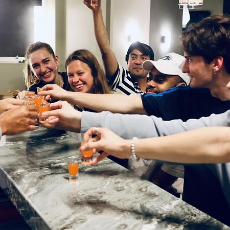 Gspot & Triangles Pizzeria 호스텔 *