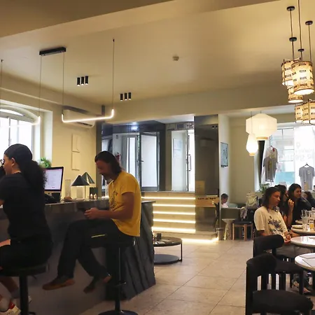 Gspot & Triangles Pizzeria 호스텔 *