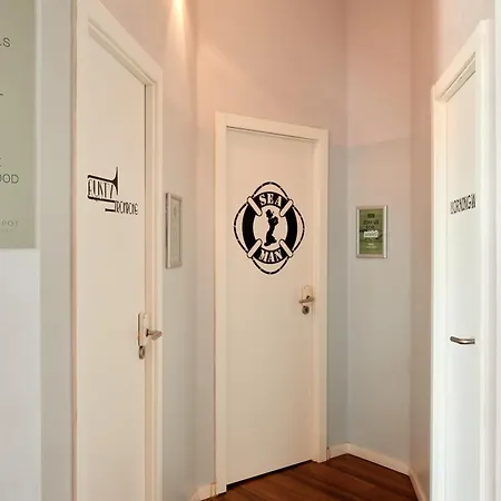 Gspot & Triangles Pizzeria Hostel *