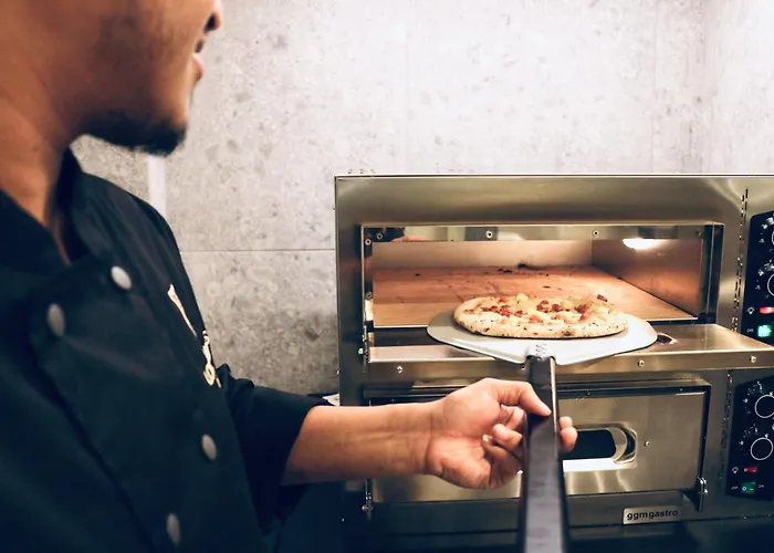 Hostel Gspot & Triangles Pizzeria