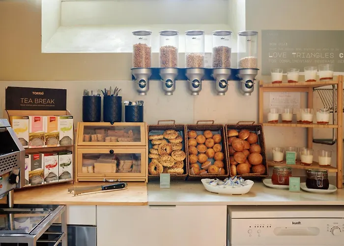 Gspot & Triangles Pizzeria Hostel Lisbon