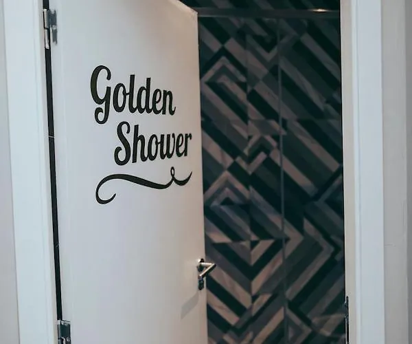 Gspot & Triangles Pizzeria Hostel