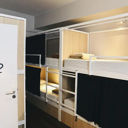 Gspot & Triangles Pizzeria Хостел *